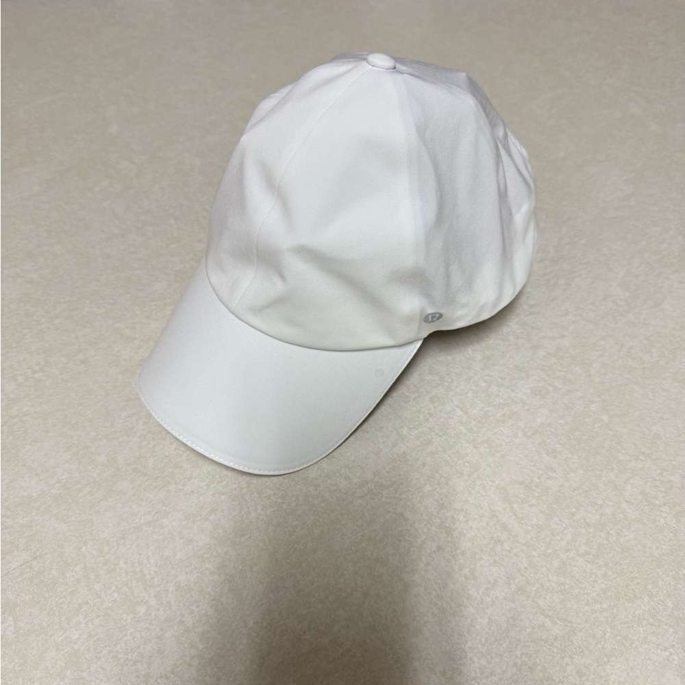 White LuLulemon cap.